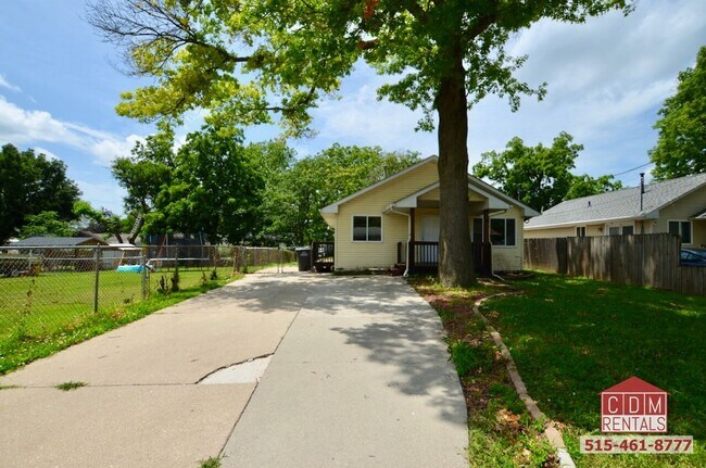 Building Photo - Excellent Des Moines Home