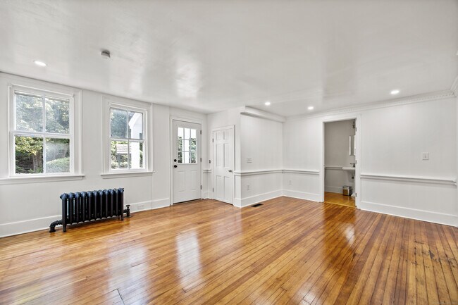 Building Photo - 2921 Nichols Ave