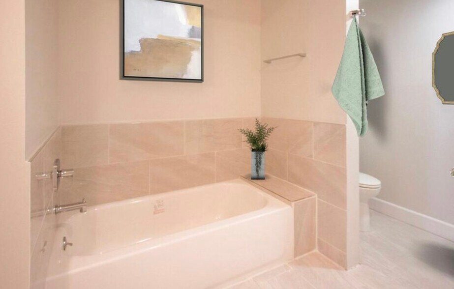 Building Photo - 423 N Palm Dr