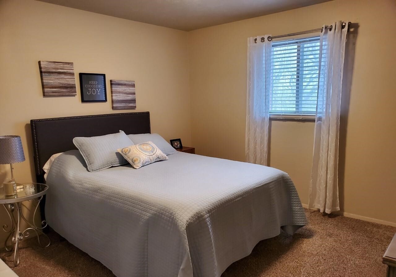 Building Photo - 1905 Thurston Ave