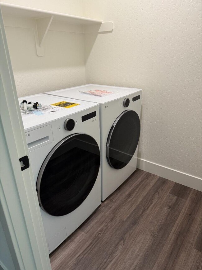 Building Photo - 7006 W Grove Ave