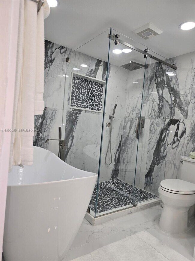 Building Photo - 6010 S Falls Cir Dr