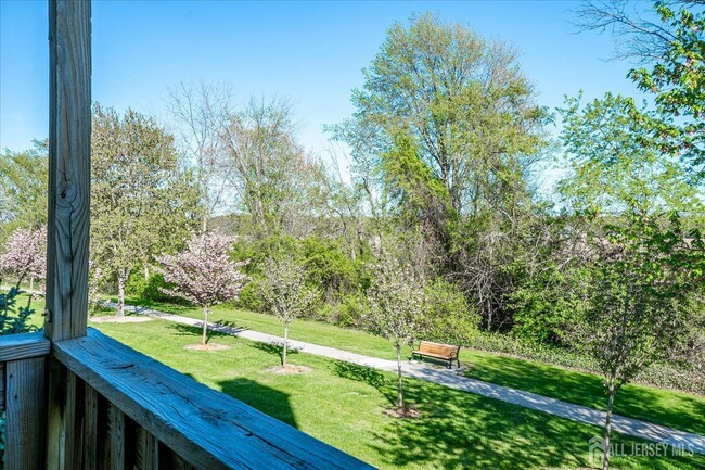 Building Photo - 405 Ravens Crest Dr