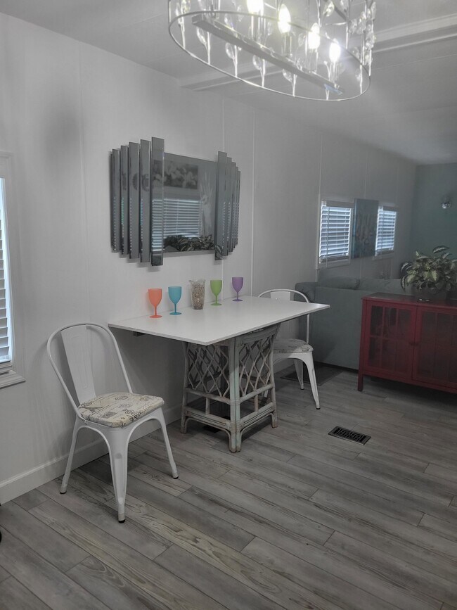 Building Photo - 6450 Floral Ct