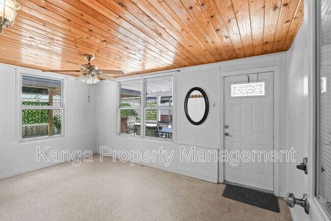 Building Photo - 244 Greymon Dr