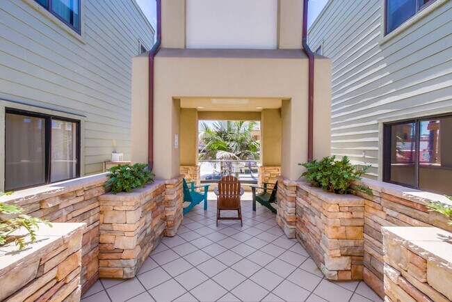 Building Photo - Steps From The Beach w/ All Utilities Included Available Jan - May 2025