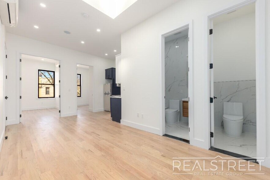 Building Photo - Jefferson