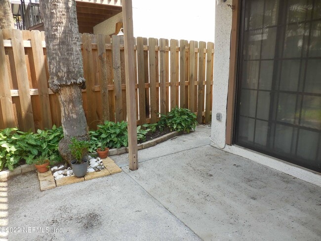 Building Photo - 2074 2nd St S