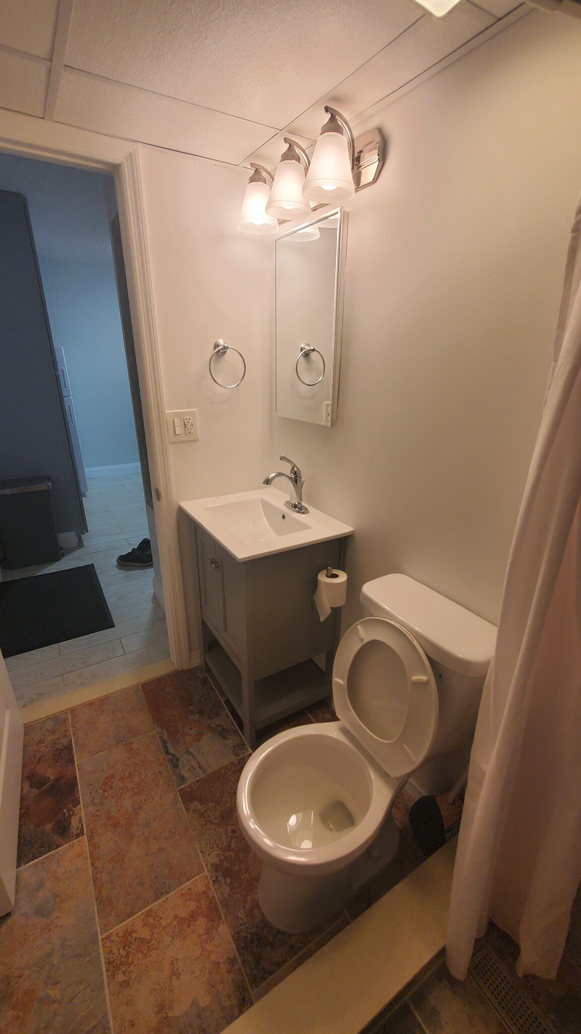 bathroom - 2727 N atlantic Ave