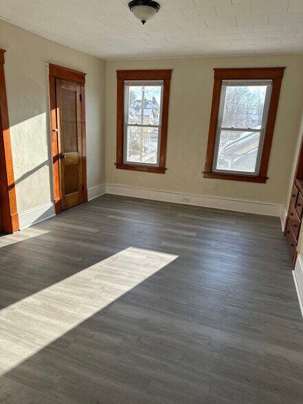 Building Photo - 58 Chapin St