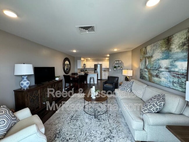 Building Photo - 655 Riverside Dr