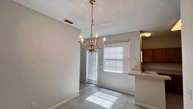 Building Photo - Upgraded Avalon Park 3 Bed/2.5 Bath Townhome!