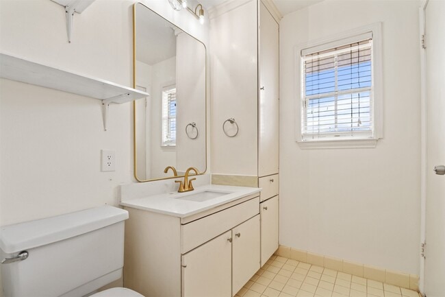 Building Photo - 6332 Chevy Chase Dr