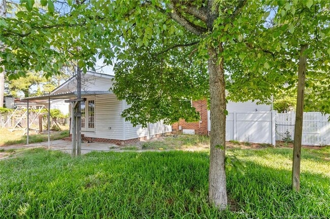 Building Photo - 2815 Skycrest Dr