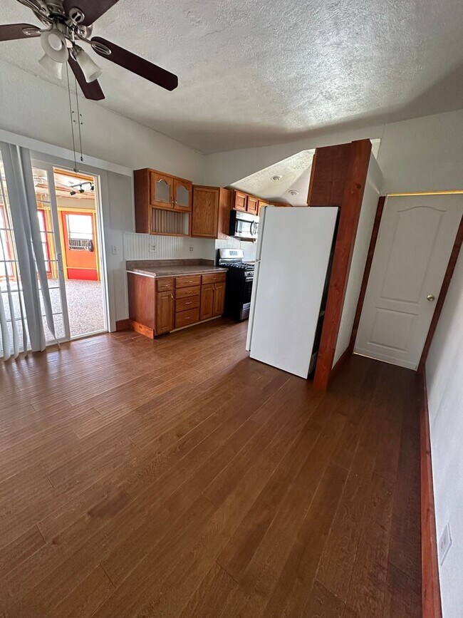 Building Photo - 646 S Coleman St