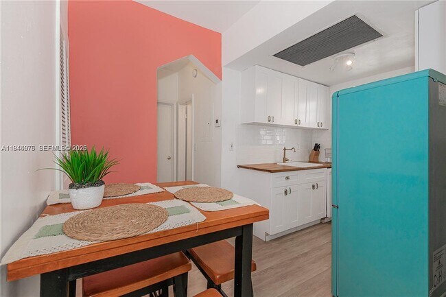 Building Photo - 530 15th St