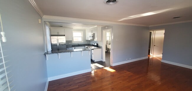 Building Photo - 2049 Magnolia Rd