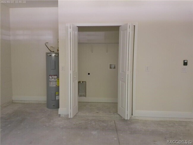 Building Photo - 7202 Everest Ave