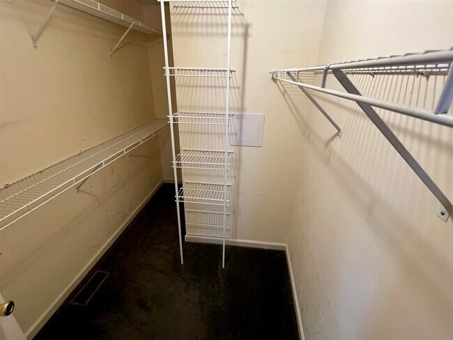 Building Photo - 342 Turkey Run Dr