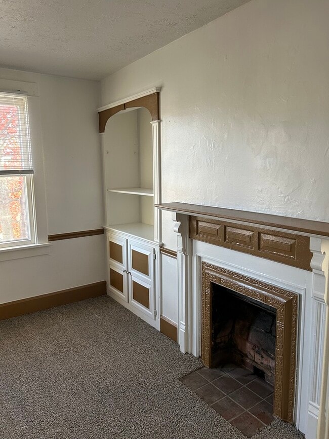 Building Photo - 1910 1st St