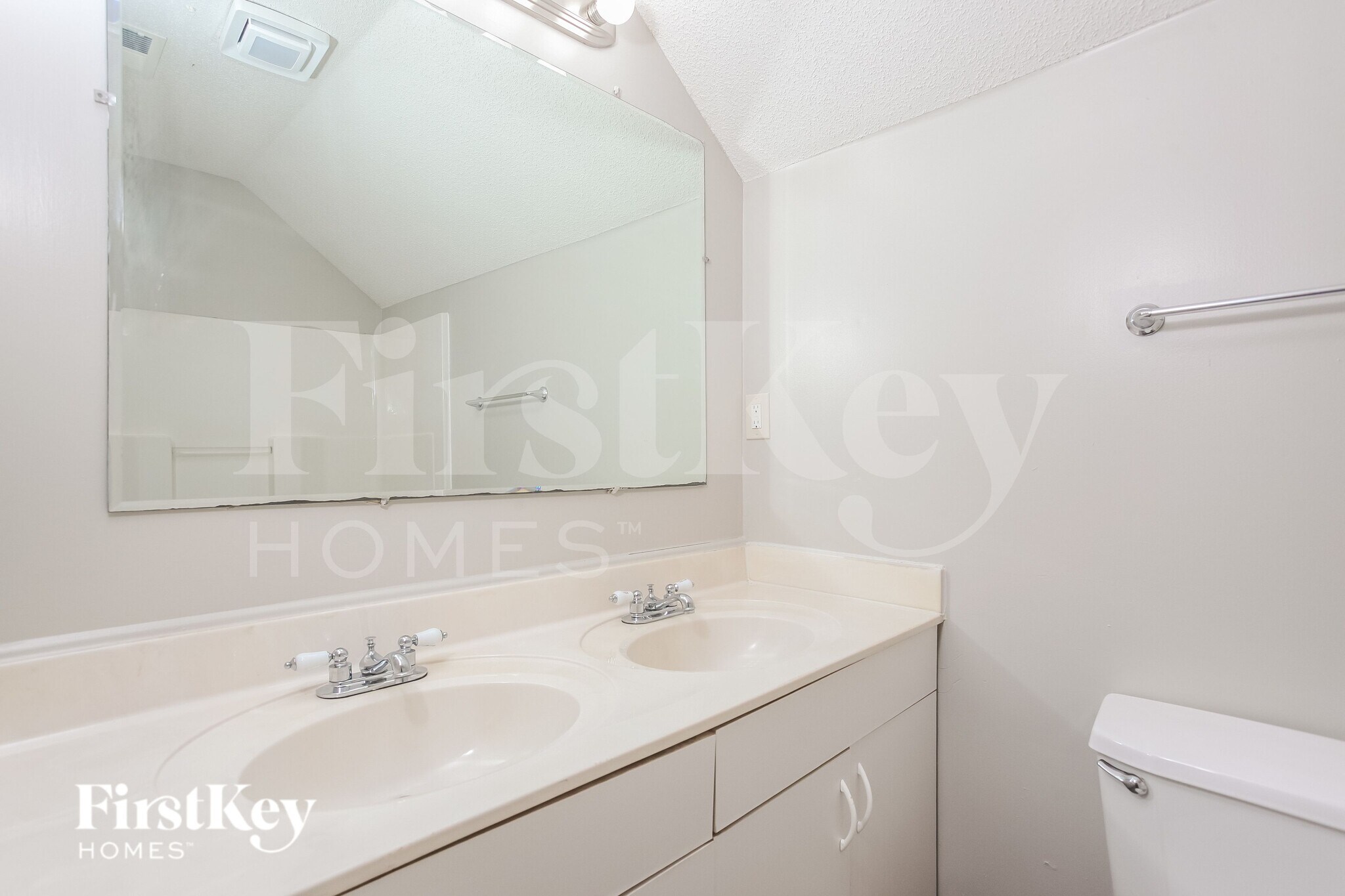 Building Photo - 4381 Whispering Bend Dr