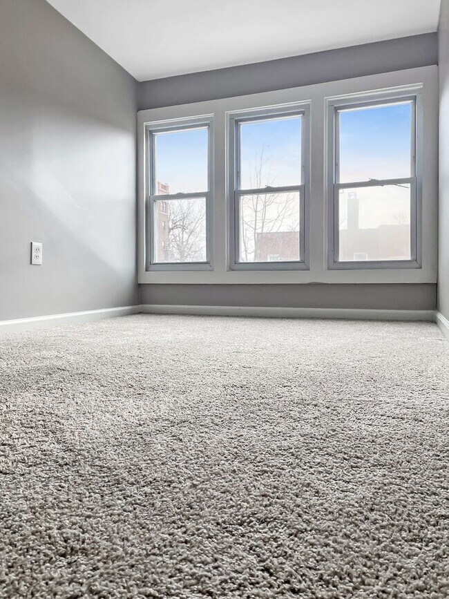 Building Photo - Fully Remodeled 4 Bed 2 Bath Home