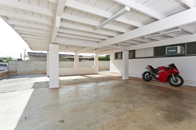 Building Photo - 4 BD 2 BA w/ Large Driveway & Yard