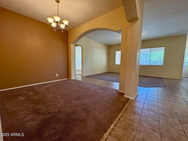 Building Photo - 2407 W Crimson Terrace