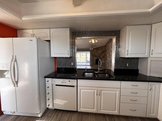 Building Photo - 4803 Triton Ct W