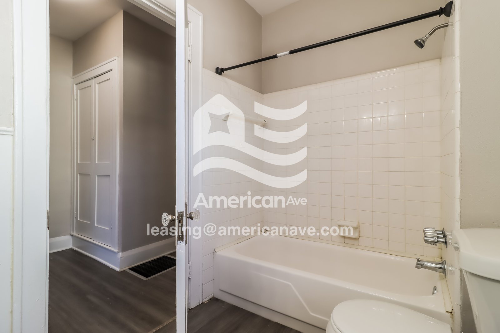 Building Photo - 3962 Woodhaven Dr