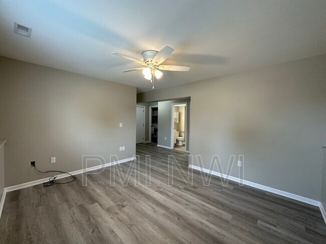 Building Photo - 219 Sandalwood Dr