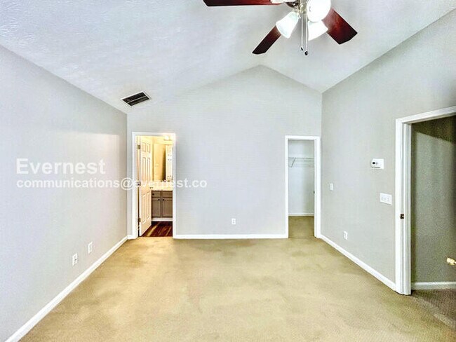 Building Photo - 3-Bedroom Home with Garage / Pet-Friendly ...