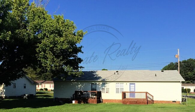 Building Photo - 220 Nowlin Dr