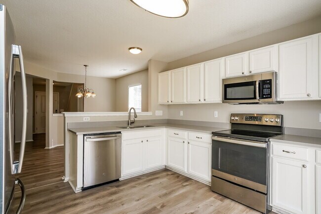 Building Photo - 3168 Varcroft Rd