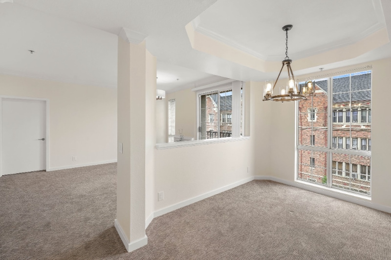 Building Photo - 585 N Rossmore Ave