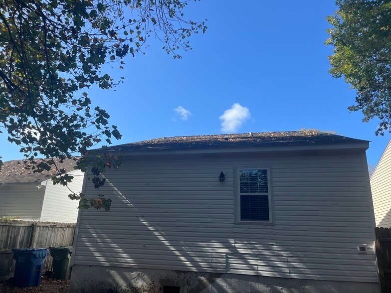 Building Photo - 619 Varsity Dr