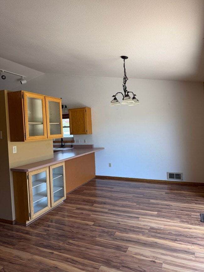 Building Photo - 3-bedroom plus office, 2-bath home located along the Roaring Fork River in Glenwood Springs