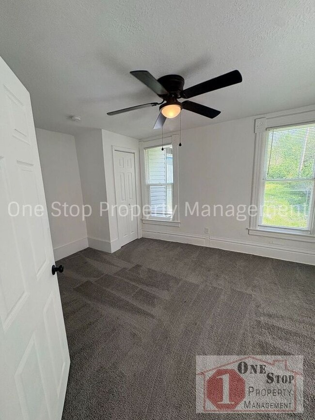 Building Photo - Gorgeous 4 Bedroom, 2 Bath in Independence!