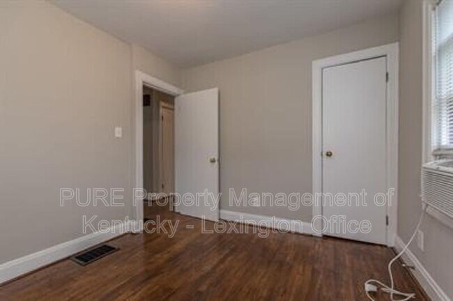 Building Photo - 200 Floral Park