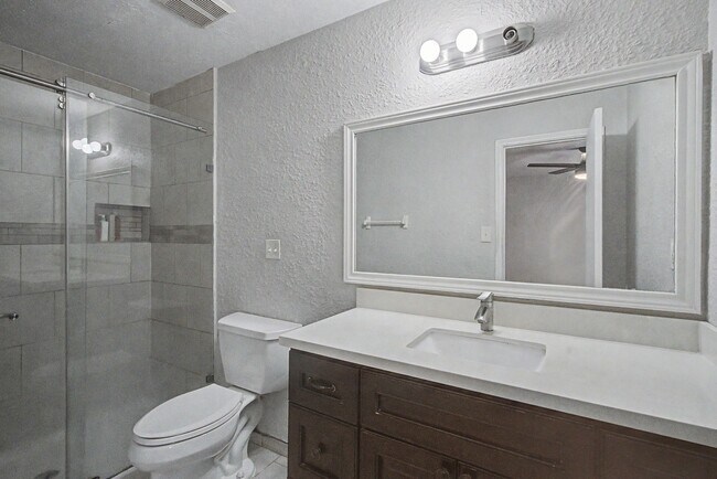 Building Photo - 413 W Semands Ave