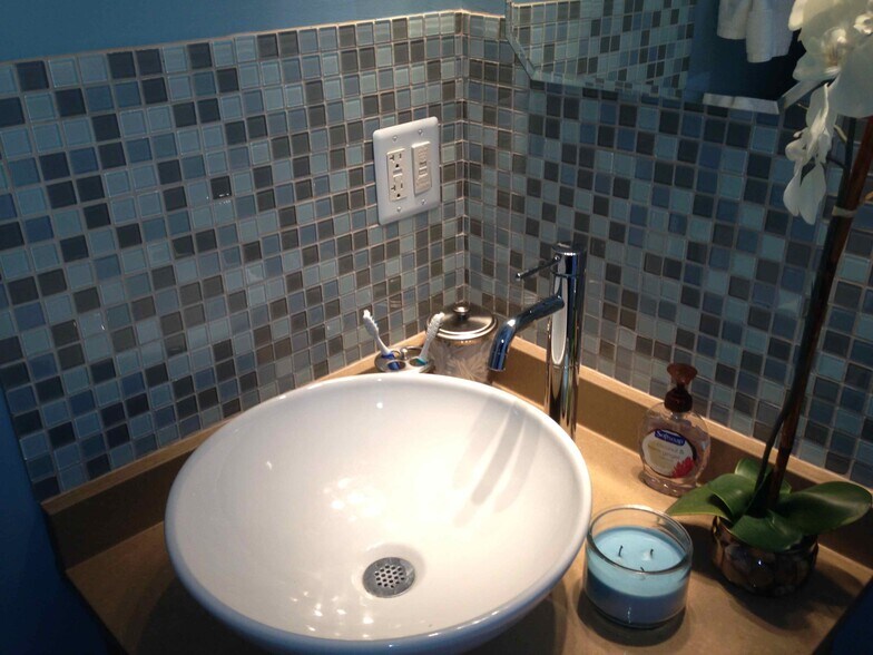 Building Photo - 3754 N Bernard St