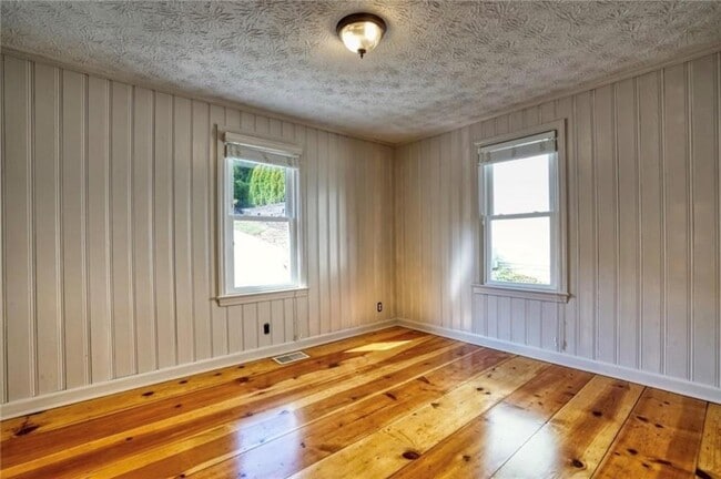 Building Photo - 6163 Lake Lanier Heights Rd