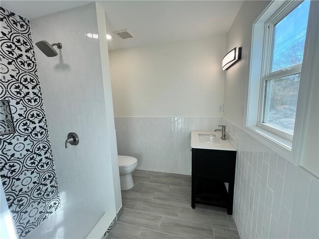 Building Photo - 4500 Kings Lake Dr NE