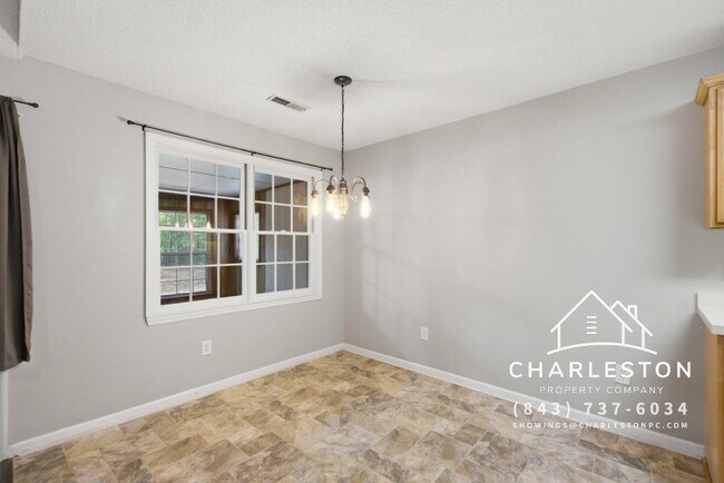 Building Photo - 1860 Piper Dr