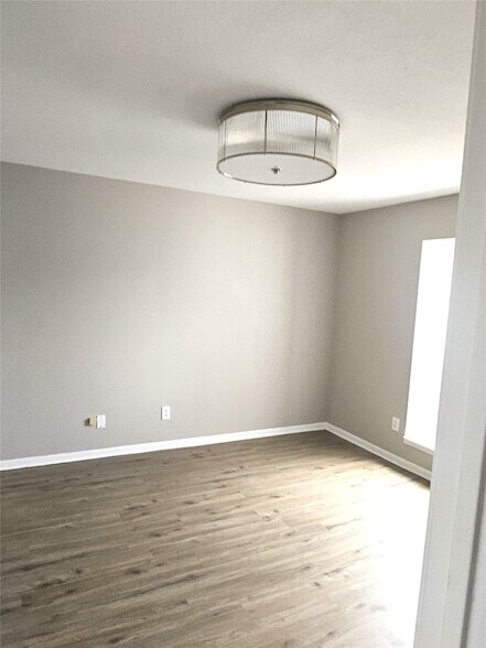 Building Photo - 3025 Walnut Bend Ln