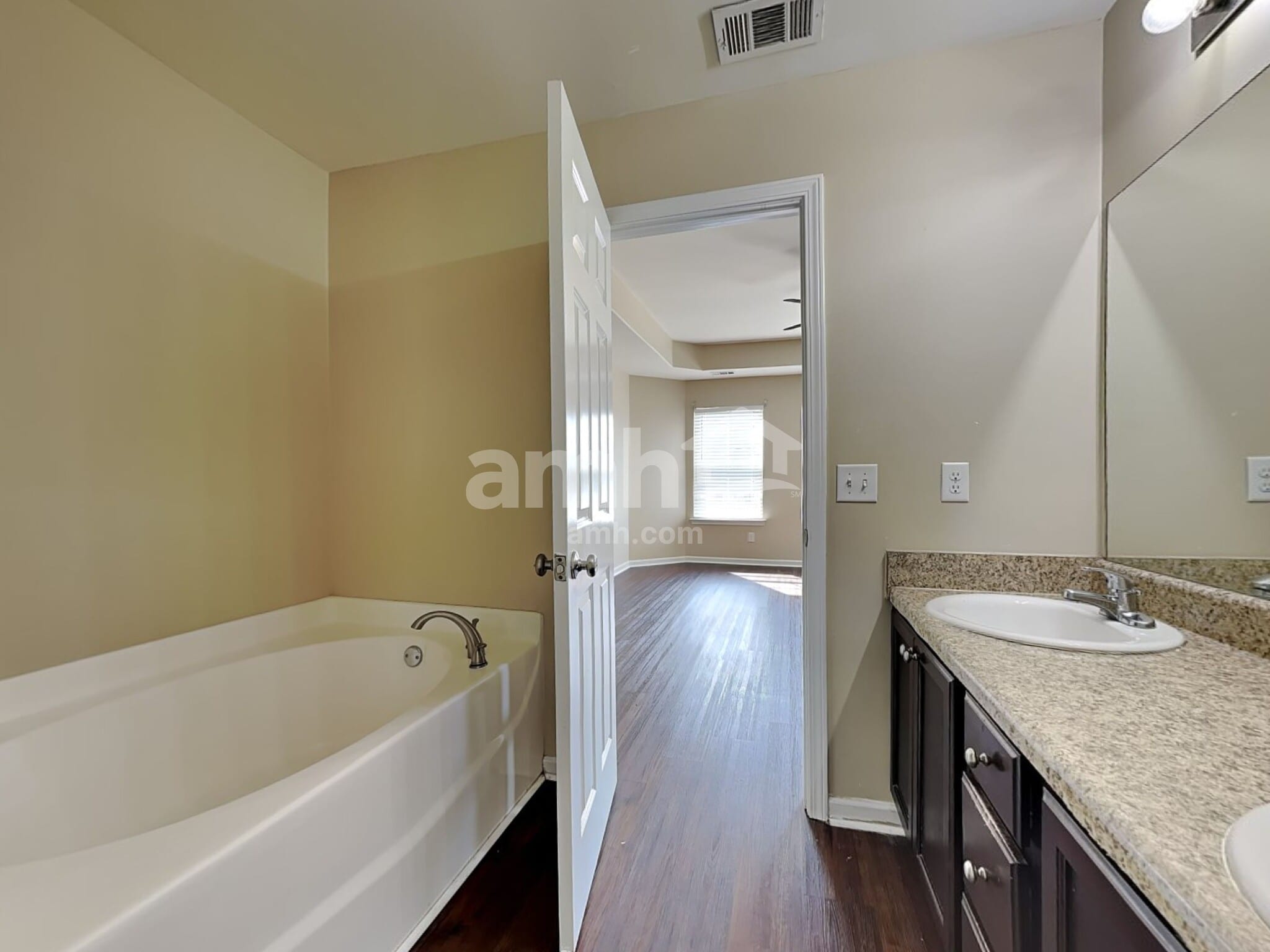 Building Photo - 1 Amber Dr