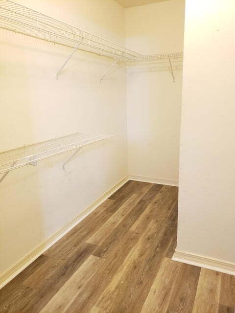 Building Photo - "Charming 3-Bed Townhouse Retreat in Shali...