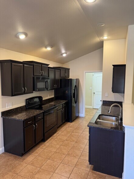 Building Photo - 9708 Quitman Ave