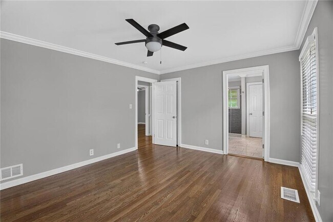 Building Photo - 2982 Northbrook Dr