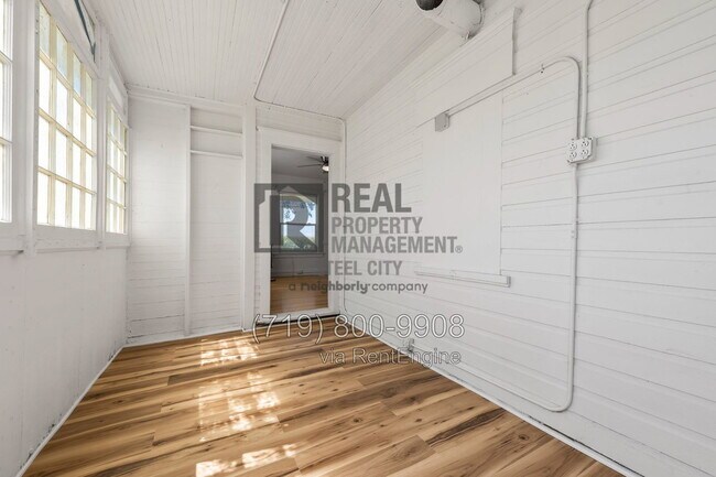 Building Photo - 1530 33rd Ln